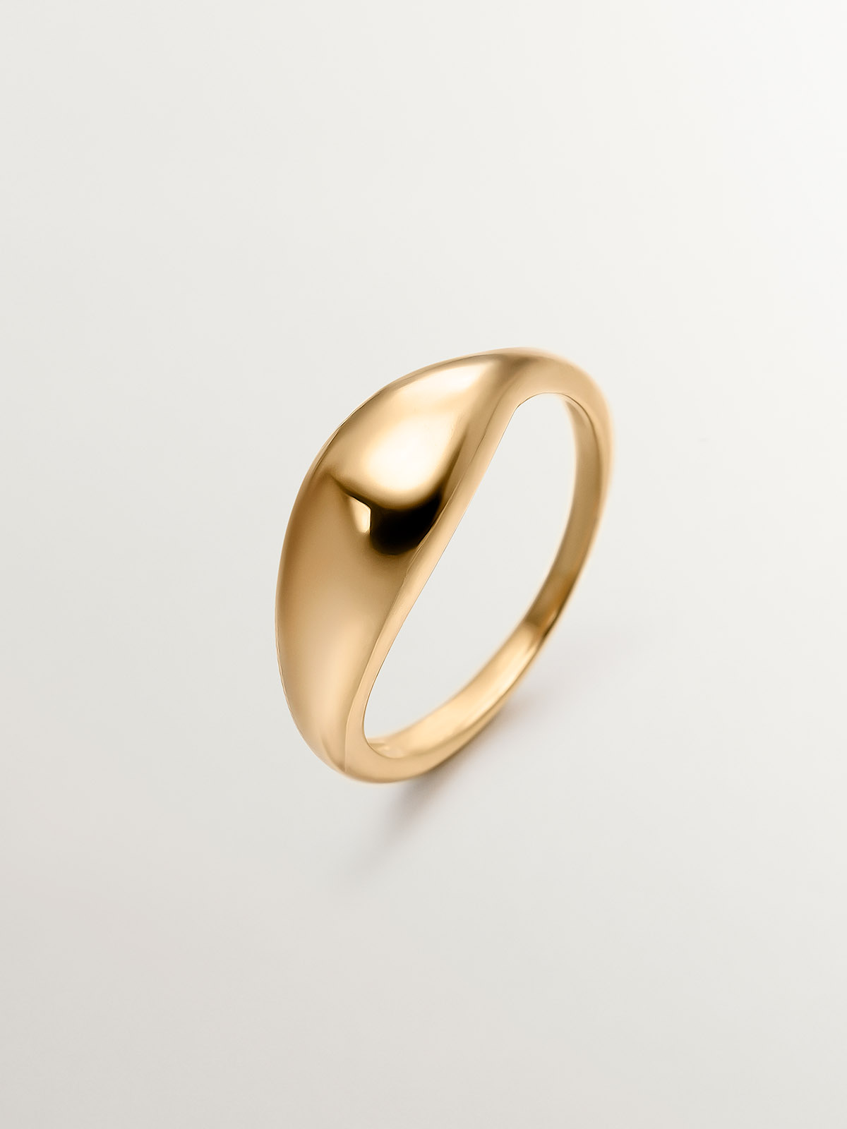 Anillo abombado de plata 925 bañada en oro amarillo de 18K