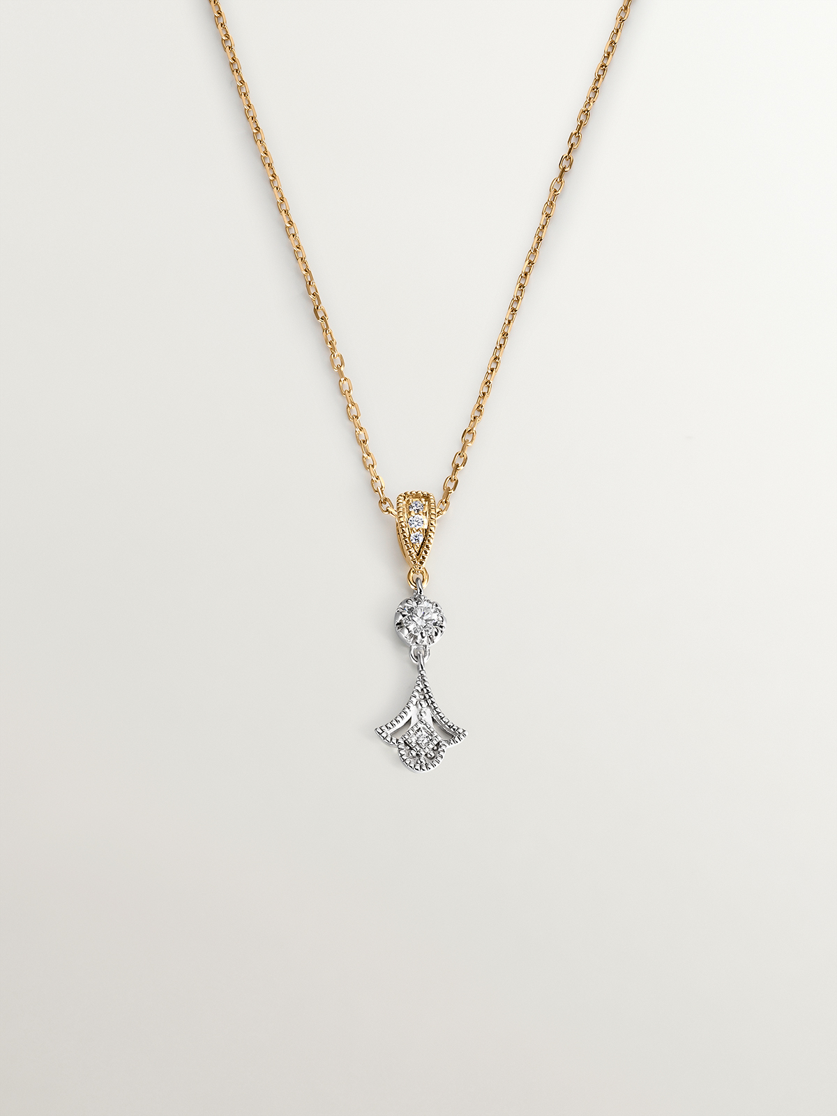 18K white and yellow gold pendant with brilliant cut diamonds