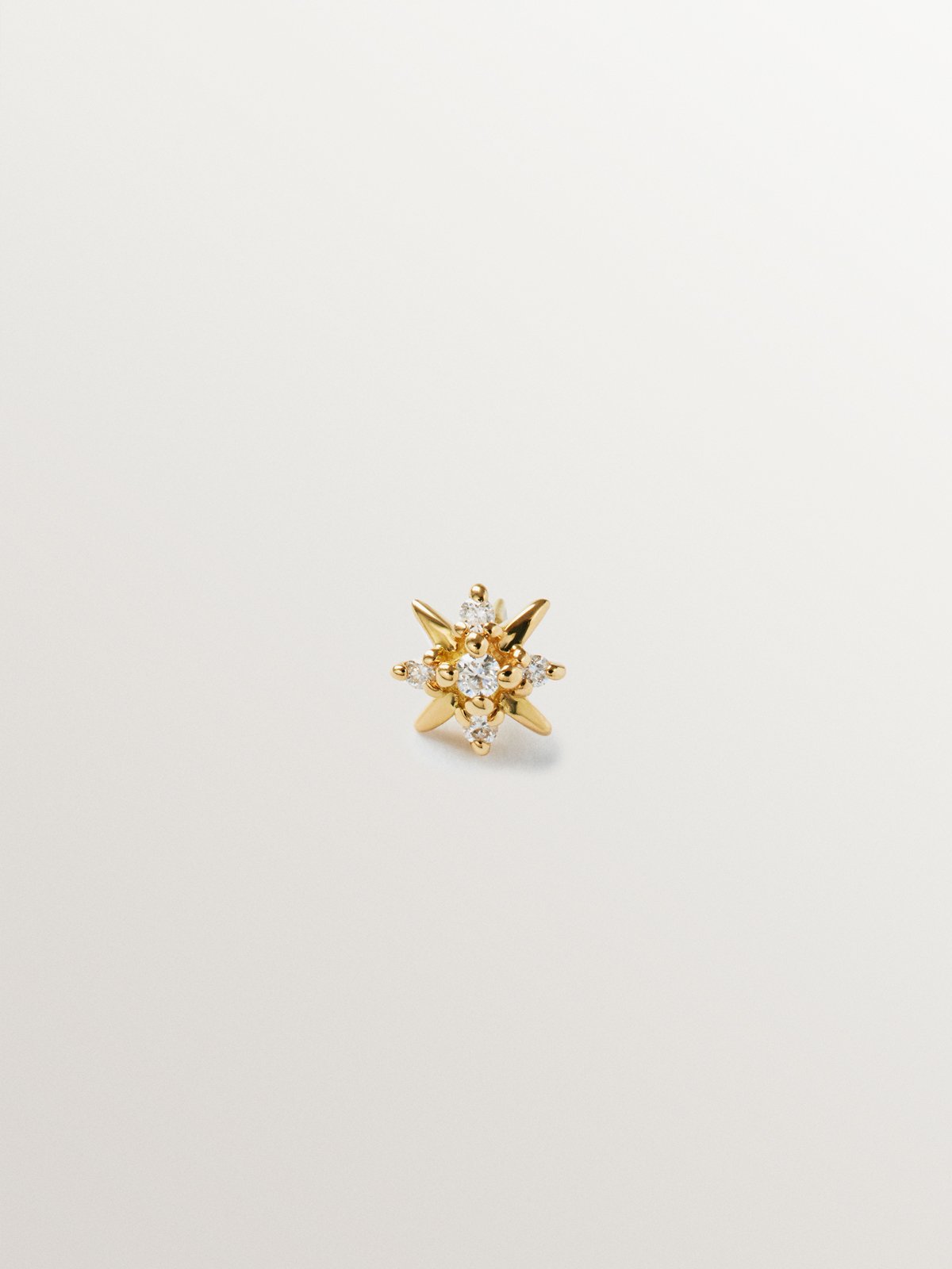 Piercing individual de oro amarillo de 18K con diamantes blancos