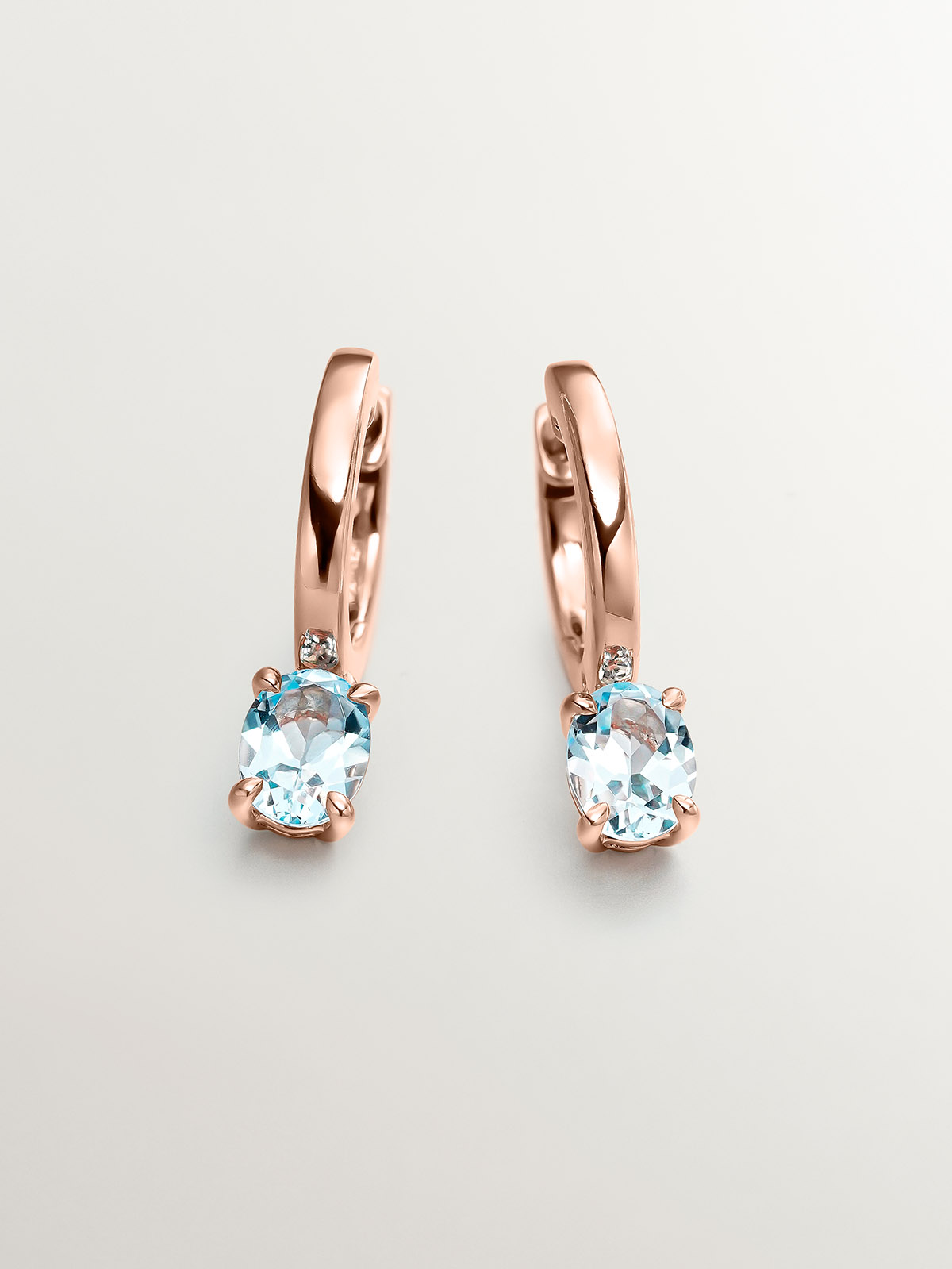 Pendientes de plata 925 bañada en oro rosa de 18K con topacio azul sky