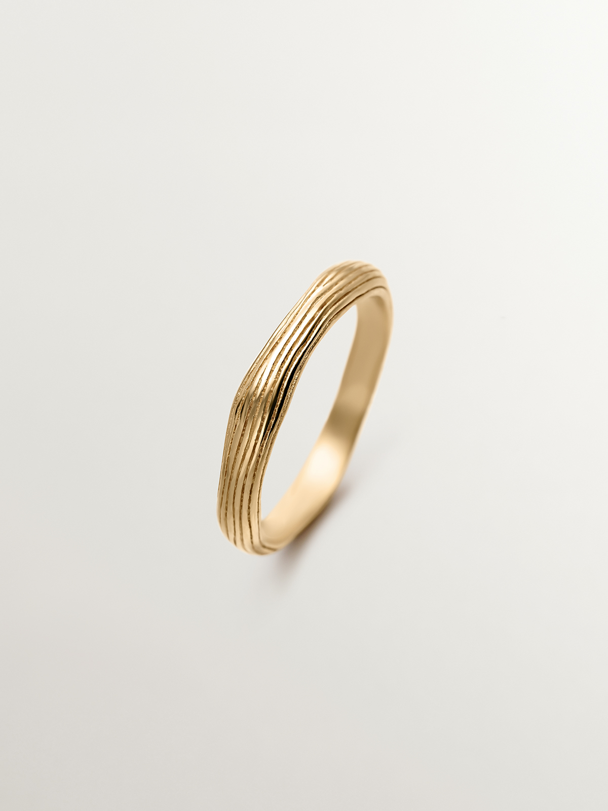 925 Silver ring bathed in 18K yellow gold with relief