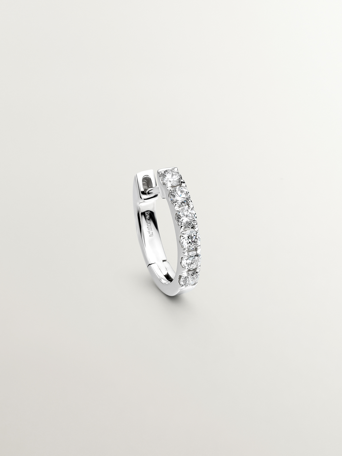 18K white gold single hoop earring with brilliant-cut diamond