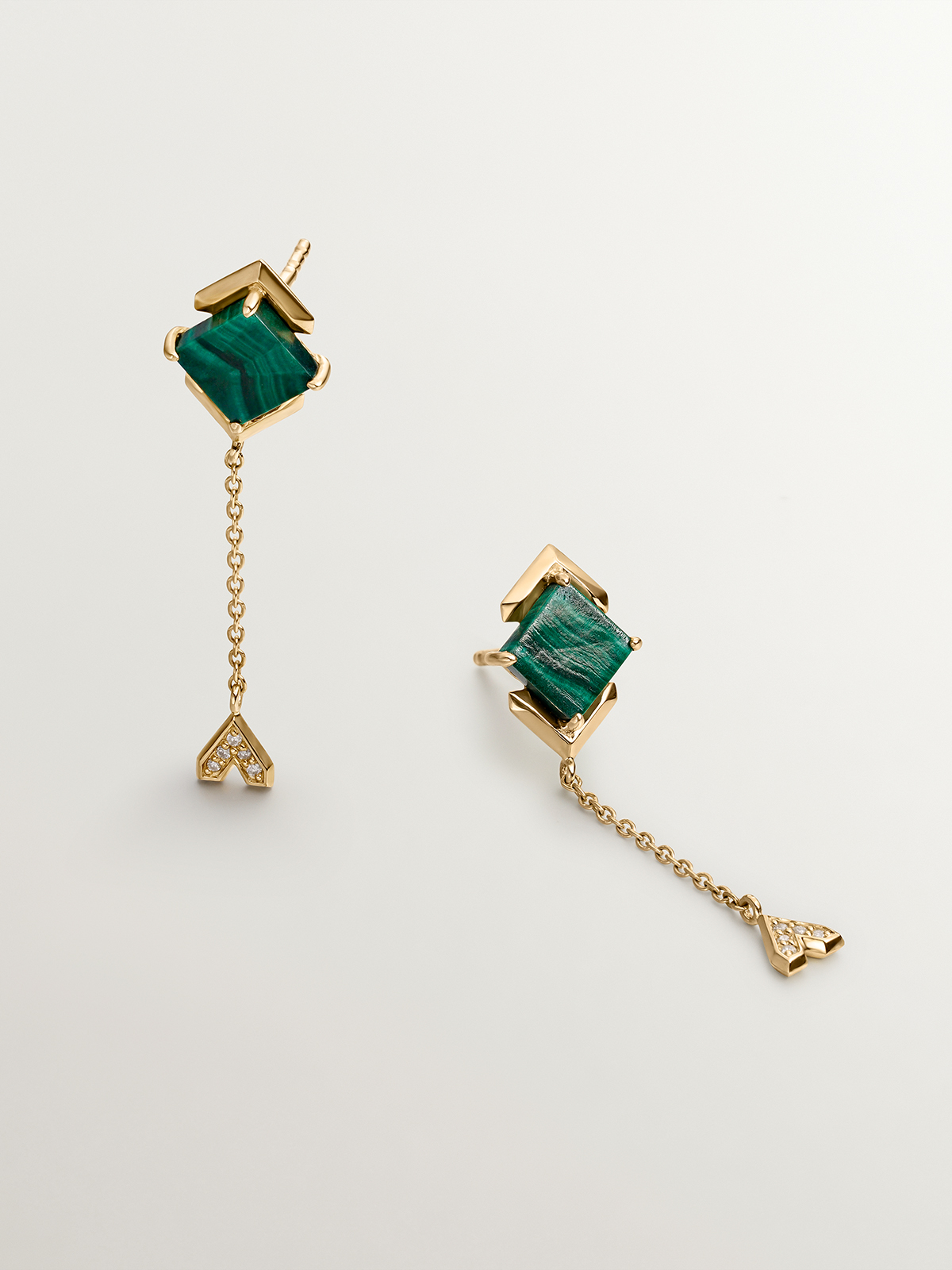 Long 9K yellow gold earrings with green malachite and diamonds