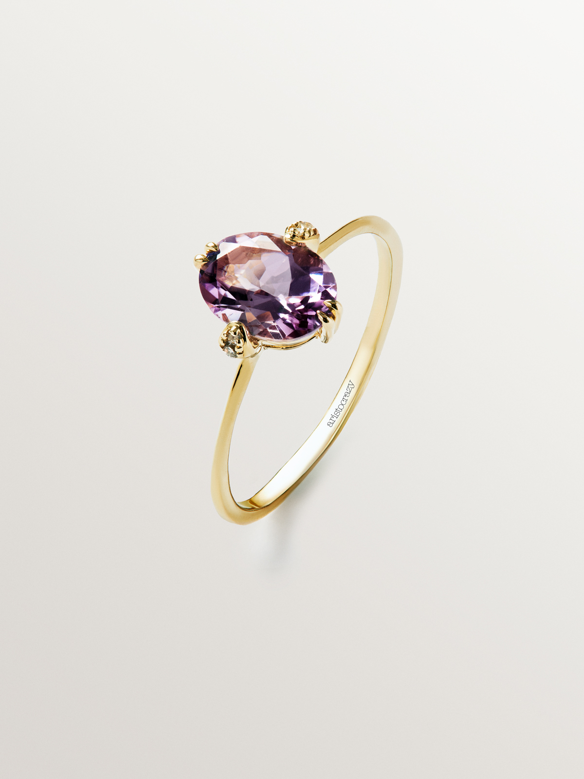 Anillo solitario de oro amarillo de 9K con amatista rosa y diamantes