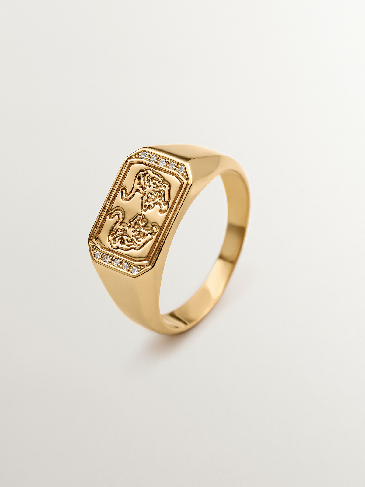 925 Silver signet ring bathed in 18K yellow gold with tigers and topazes.