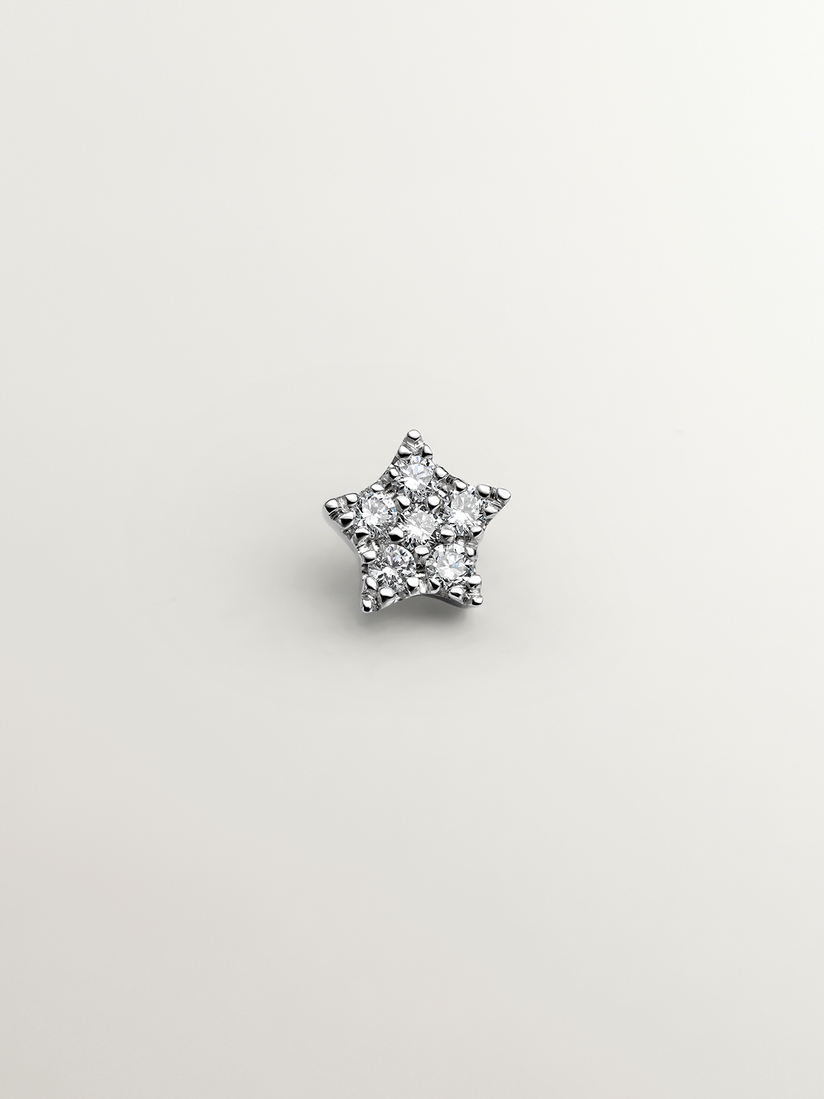 18K white gold piercing with 0.05 cts diamonds and star-shaped