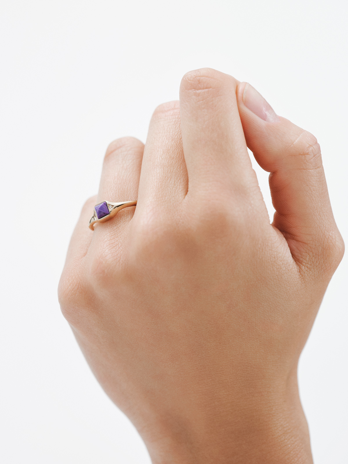 9K Yellow Gold Signet Ring with Purple Charoite